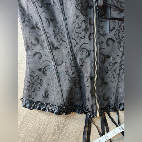 black silky floral intricate  corset with ties- silver hardware- no brand - Picture 5 of 13